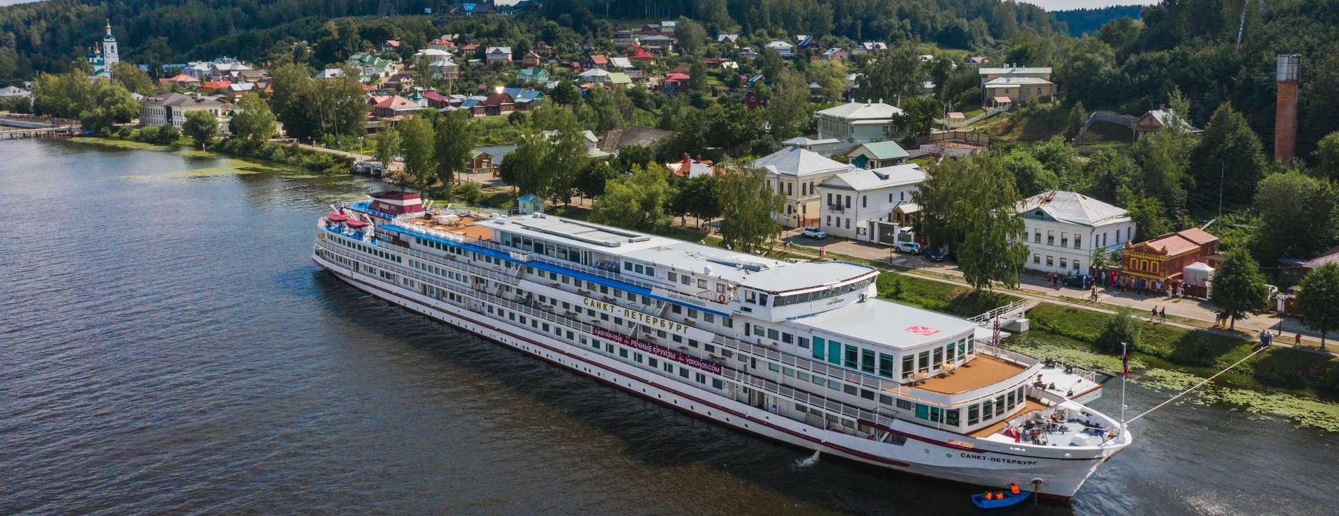 Теплоход Санкт-Петербург